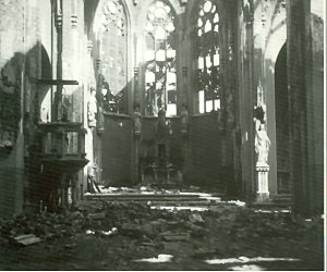Das Innere der zerstörten Kirche